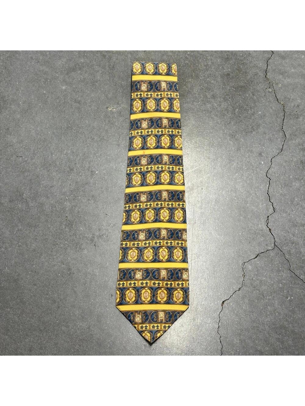 The Metropolitan Museum of Art Tie
